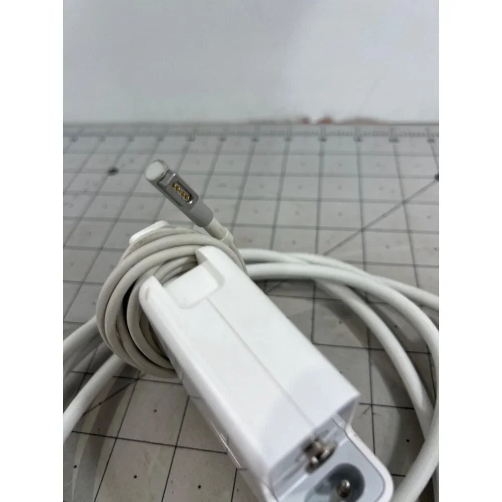 Apple White Power Adapter with Cable